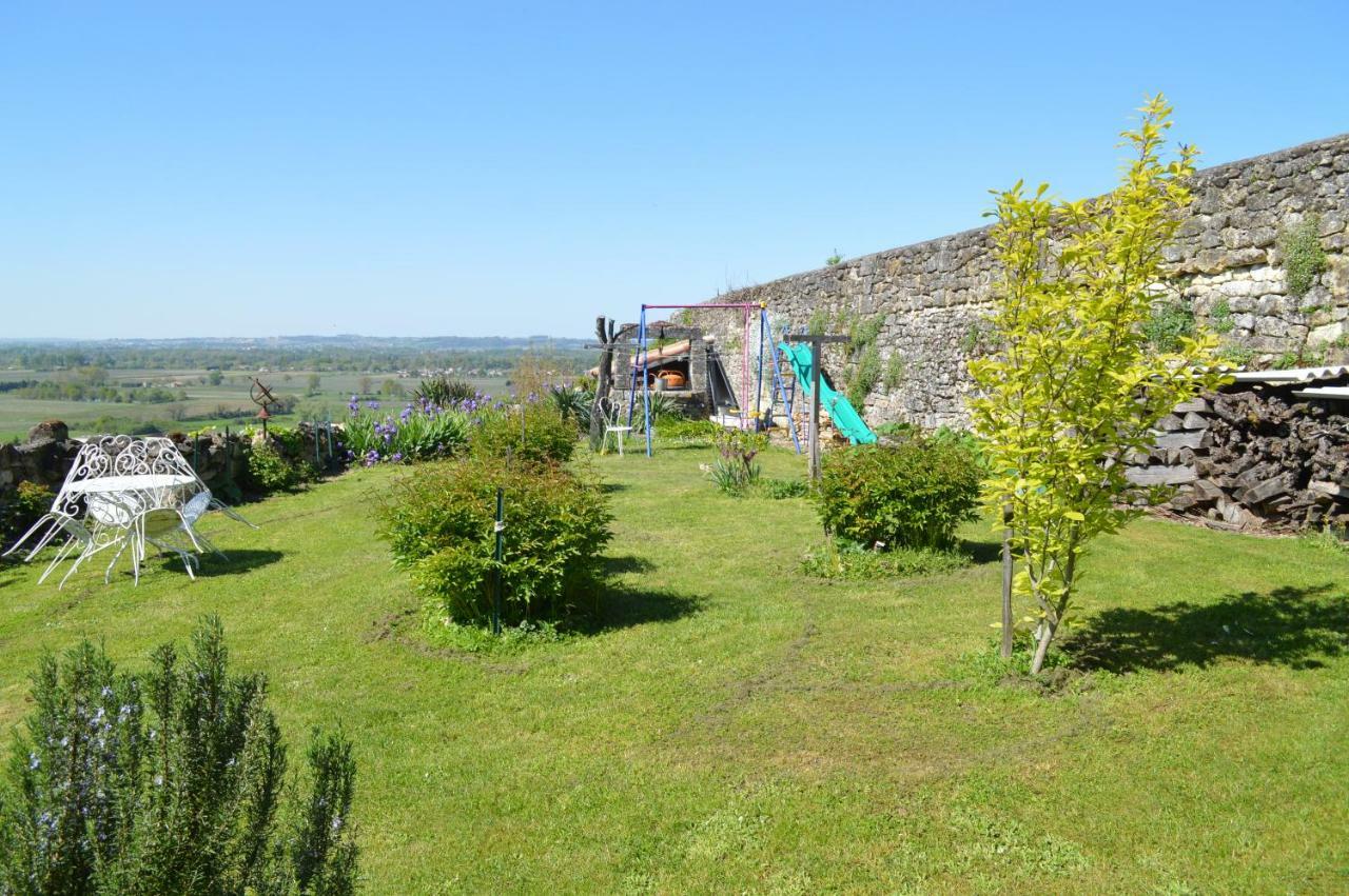 Le Prieure Bed & Breakfast Saint-Pey-de-Castets Exterior photo